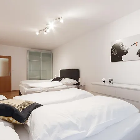 Cozy With Private Garage * Praga