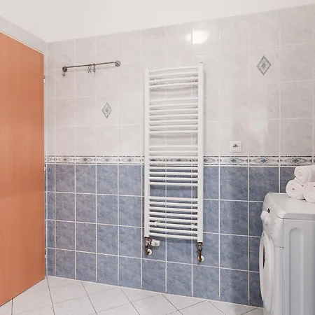 Cozy With Private Garage Appartamento