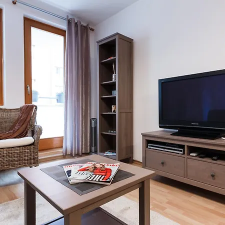 Cozy With Private Garage شقة براغ