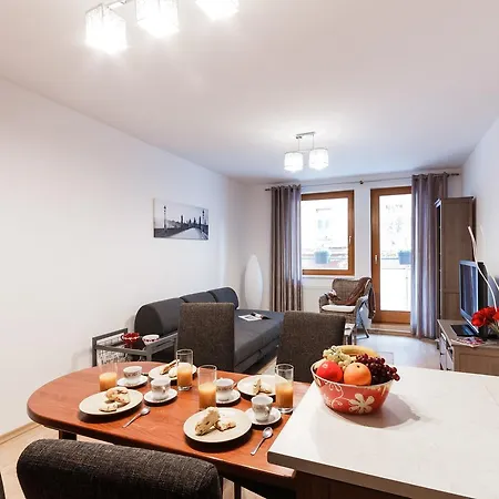 Cozy With Private Garage Apartament