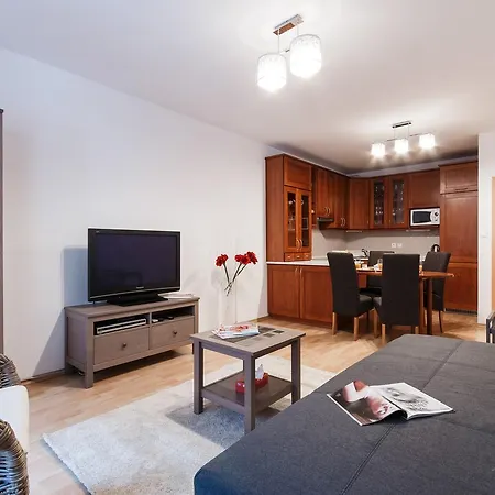 Cozy With Private Garage *