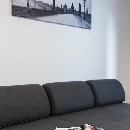 Appartamento Cozy With Private Garage Praga